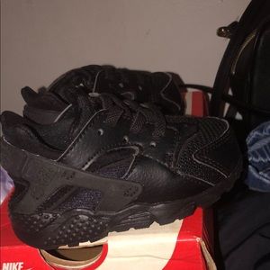 Nike Huaraches toddler 6C
